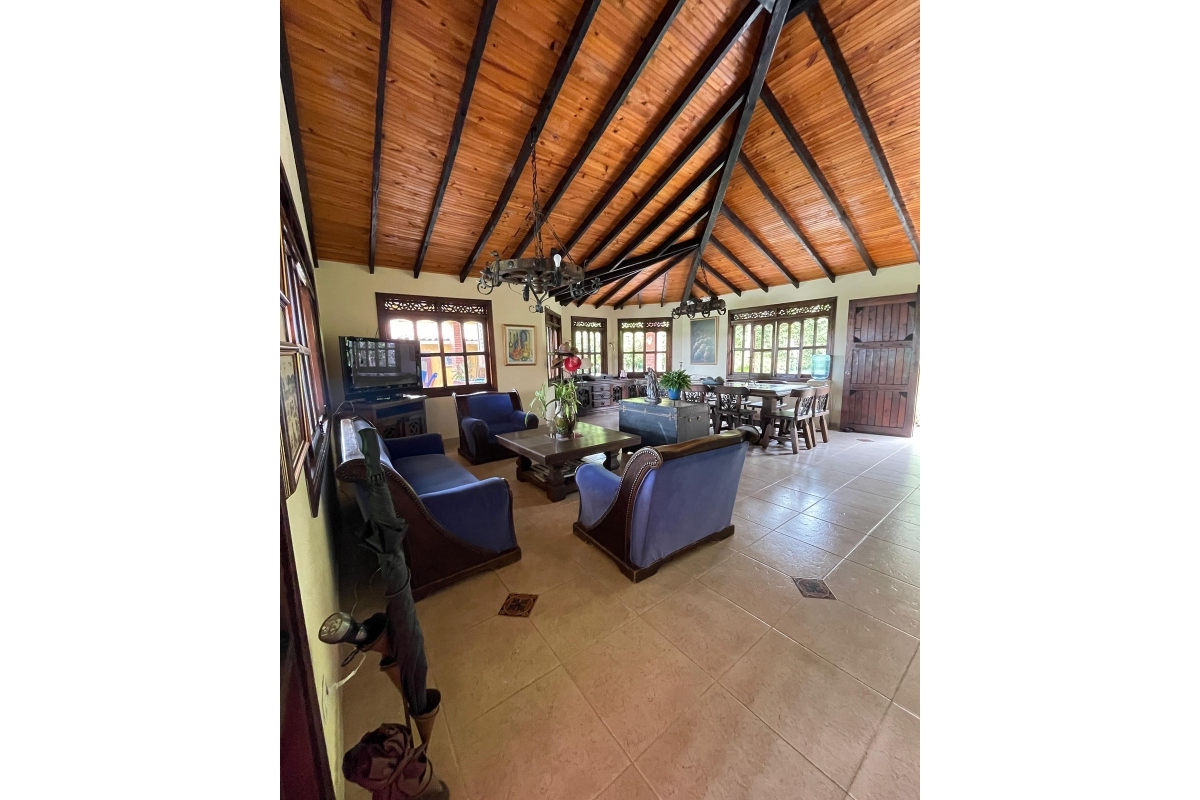 Finca en Venta en Lago Calima Calima | 3.081 m² lote | 1.076 m² construidos | lujo | piscina | jacuzzi | discoteca