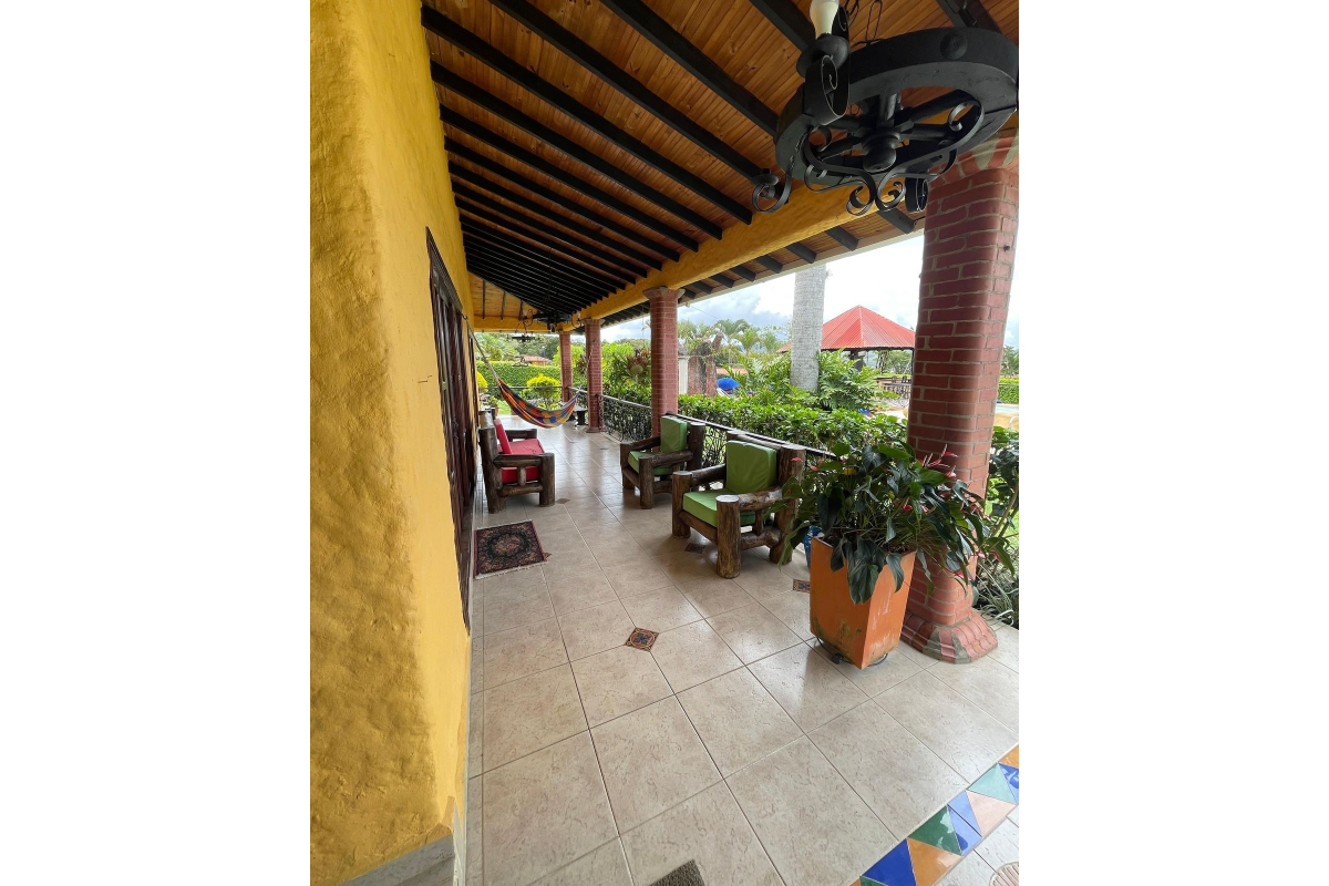 Finca en Venta en Lago Calima Calima | 3.081 m² lote | 1.076 m² construidos | lujo | piscina | jacuzzi | discoteca