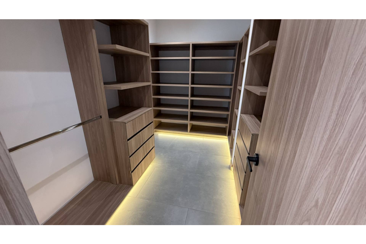 Casa en Condominio en Venta en Ciudad Jardín Cali 344 m² | Remodelada | 3 alcobas con vestier | Terraza y 5 parqueaderos