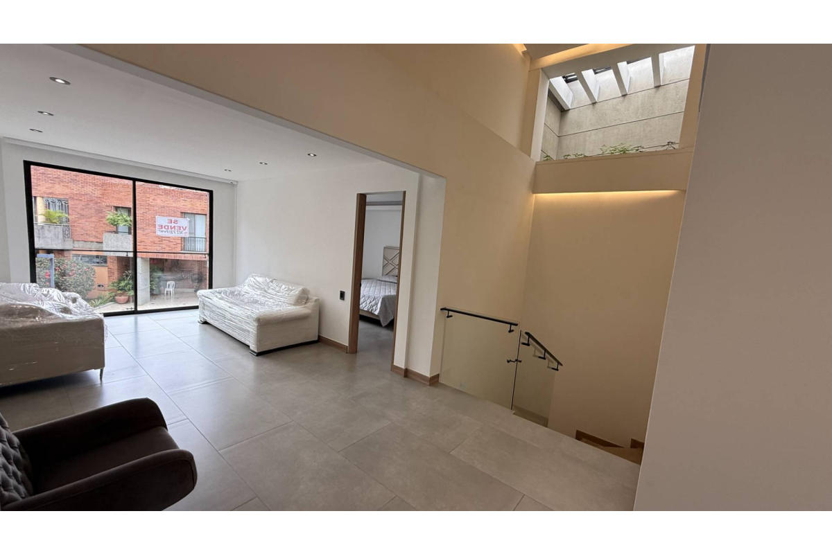 Casa en Condominio en Venta en Ciudad Jardín Cali 344 m² | Remodelada | 3 alcobas con vestier | Terraza y 5 parqueaderos