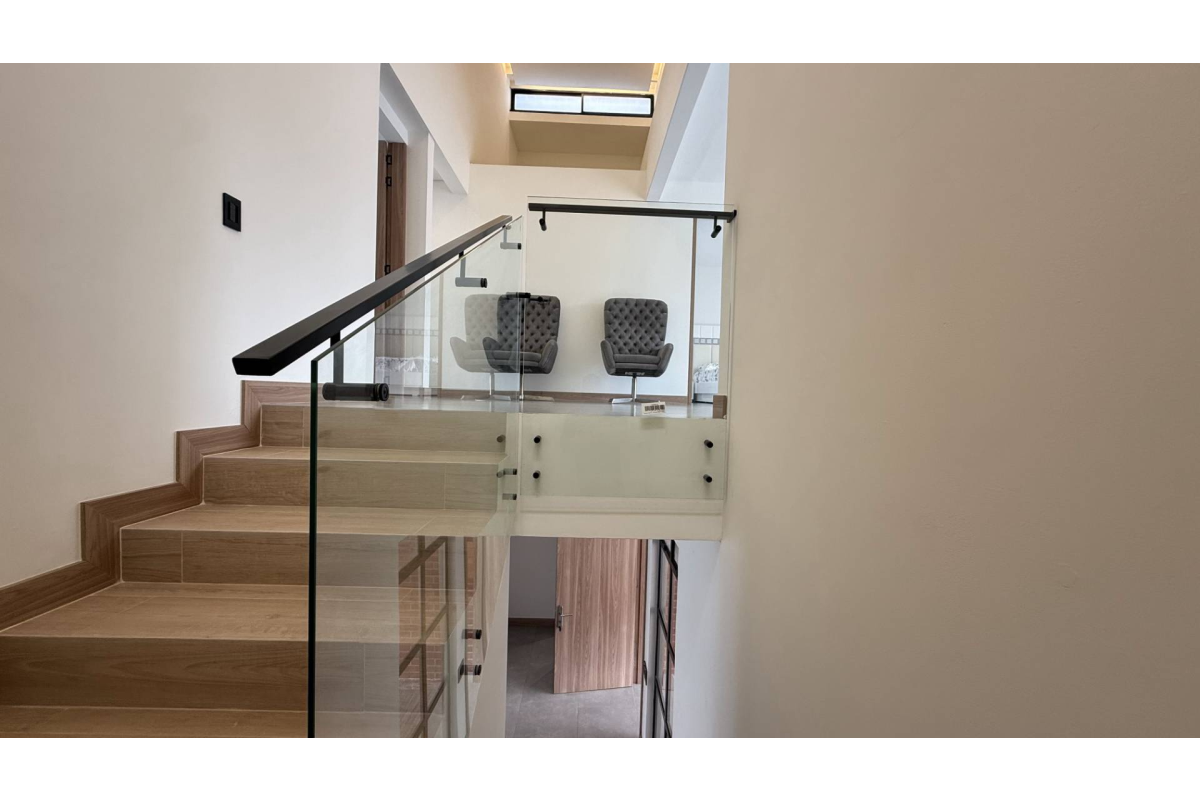 Casa en Condominio en Venta en Ciudad Jardín Cali 344 m² | Remodelada | 3 alcobas con vestier | Terraza y 5 parqueaderos