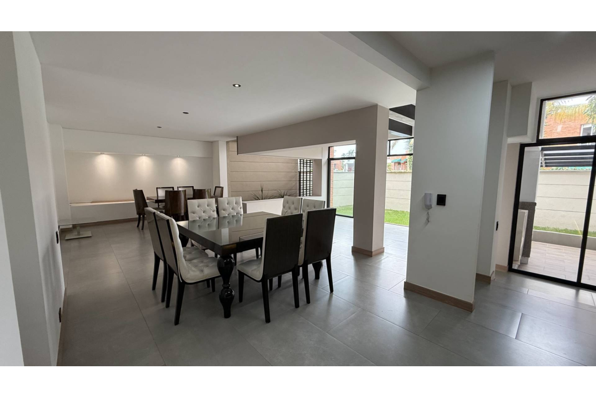 Casa en Condominio en Venta en Ciudad Jardín Cali 344 m² | Remodelada | 3 alcobas con vestier | Terraza y 5 parqueaderos