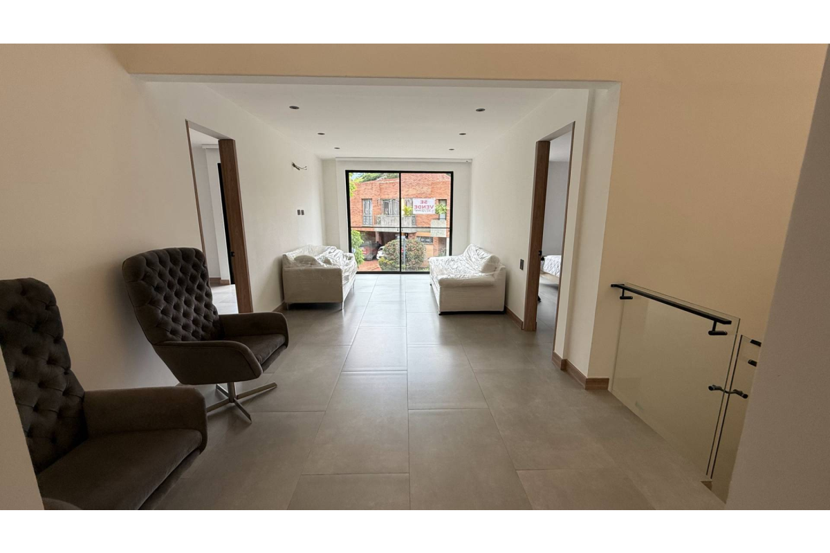 Casa en Condominio en Venta en Ciudad Jardín Cali 344 m² | Remodelada | 3 alcobas con vestier | Terraza y 5 parqueaderos