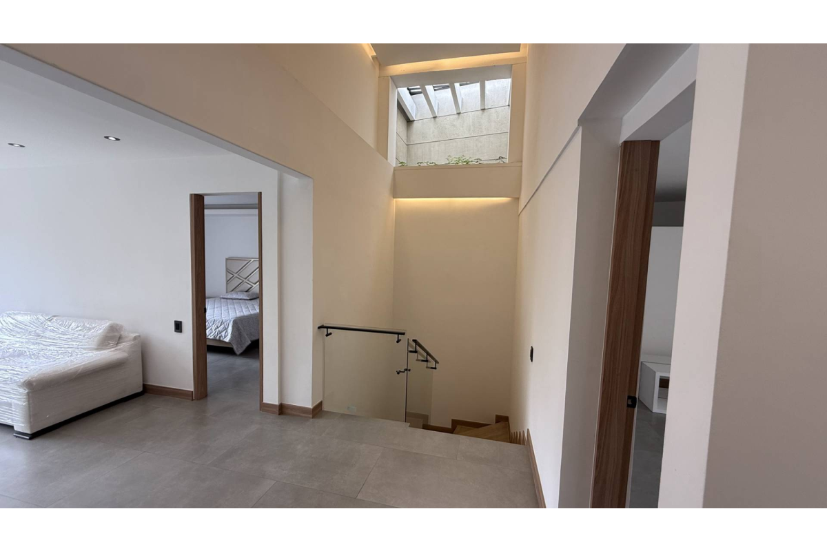 Casa en Condominio en Venta en Ciudad Jardín Cali 344 m² | Remodelada | 3 alcobas con vestier | Terraza y 5 parqueaderos