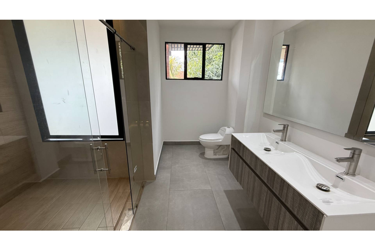 Casa en Condominio en Venta en Ciudad Jardín Cali 344 m² | Remodelada | 3 alcobas con vestier | Terraza y 5 parqueaderos