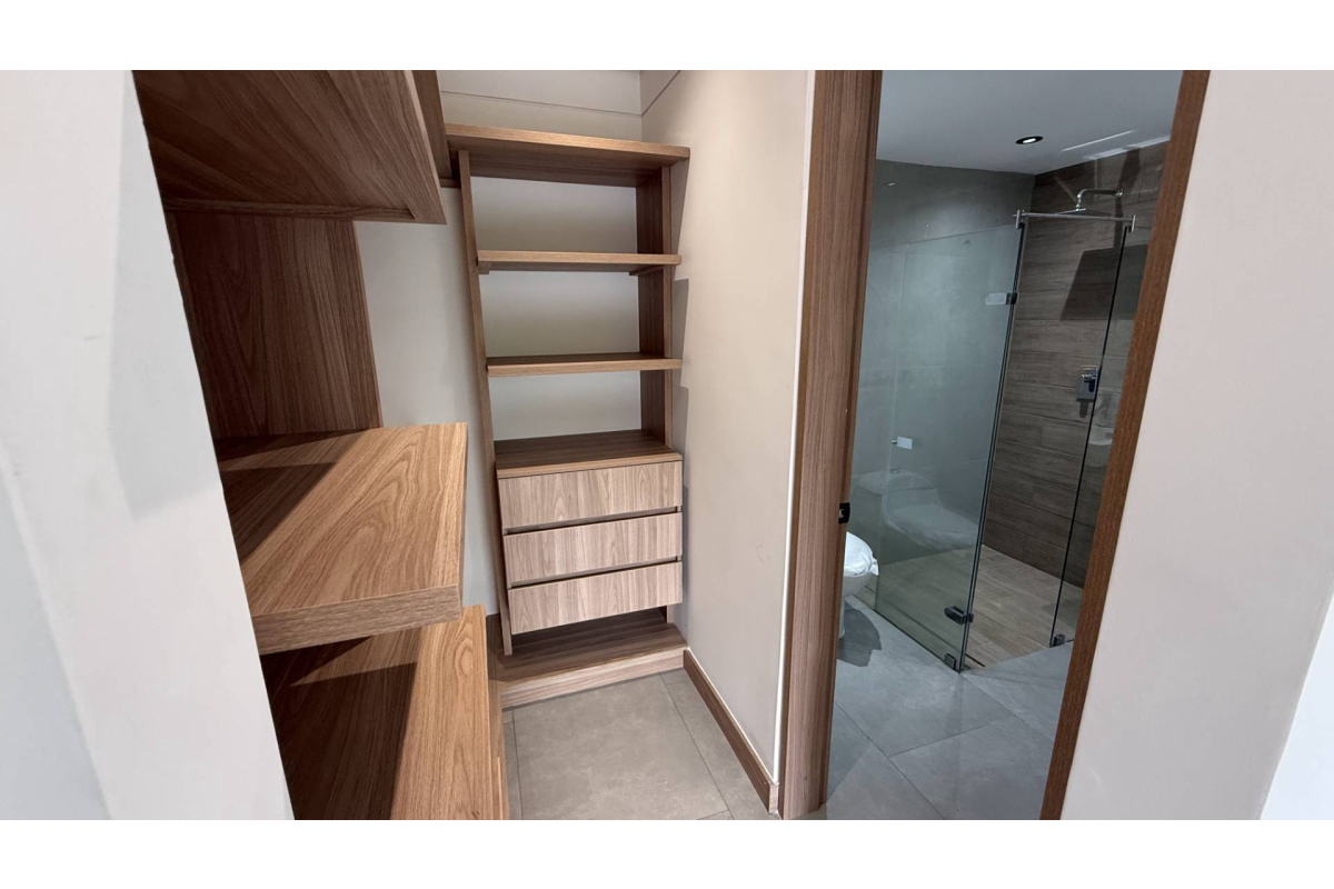 Casa en Condominio en Venta en Ciudad Jardín Cali 344 m² | Remodelada | 3 alcobas con vestier | Terraza y 5 parqueaderos