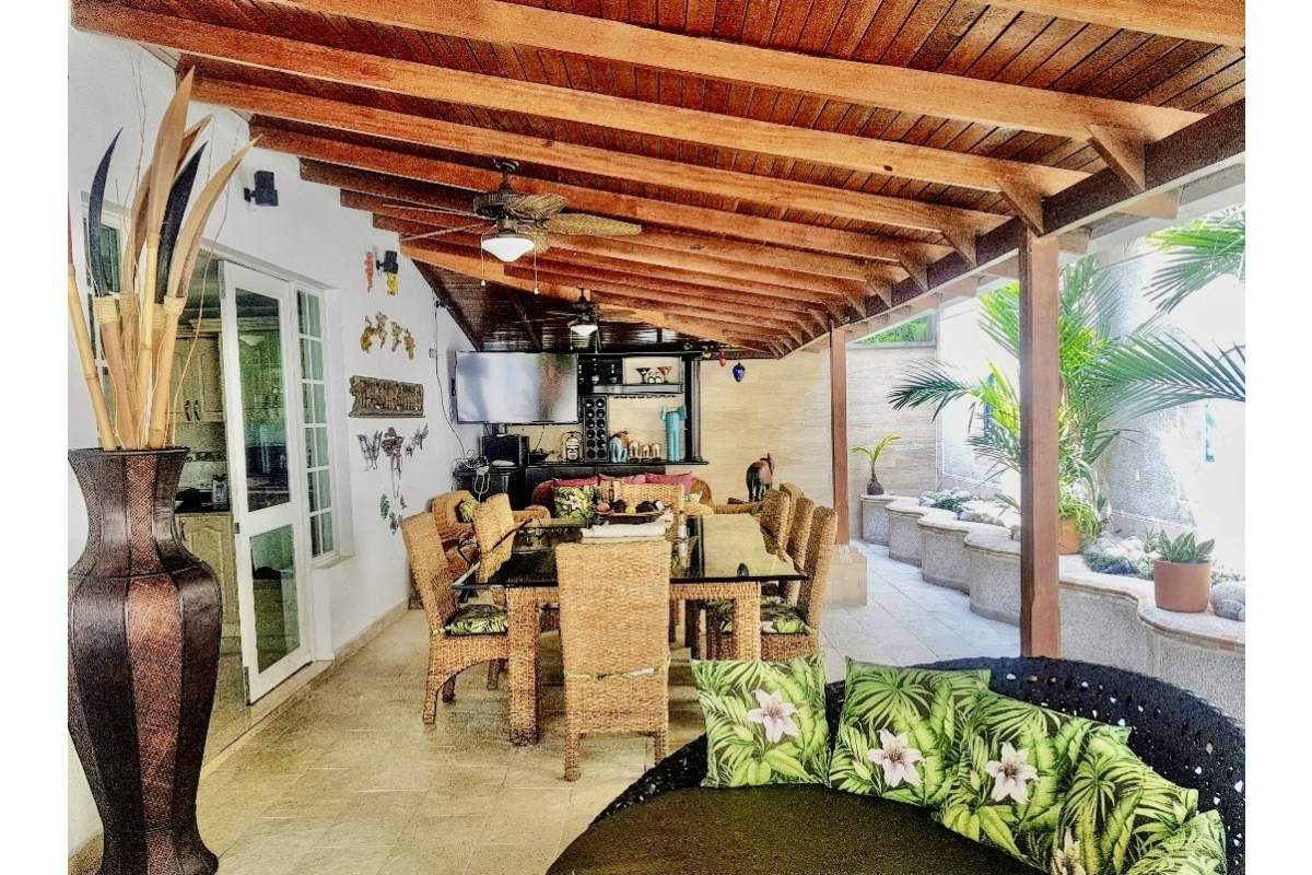 Casas en Venta, Urbanización Ciudad Jardín Cali - CV27