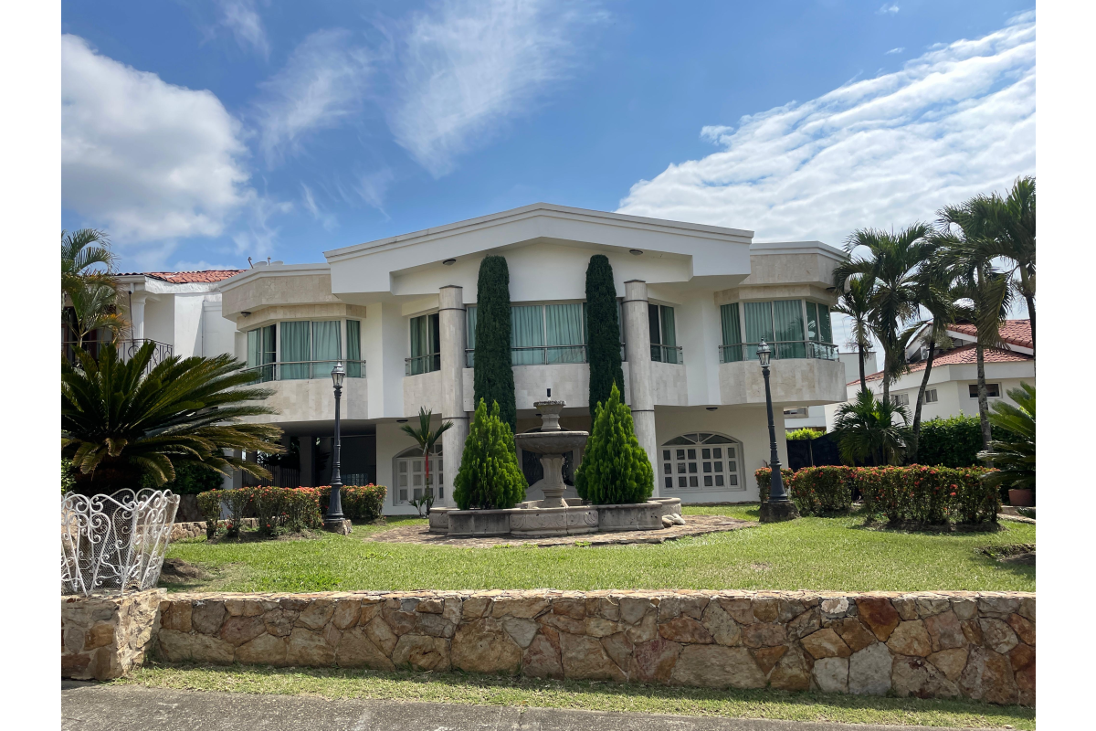 Casas en Venta, Urbanización Ciudad Jardín Cali - CV27