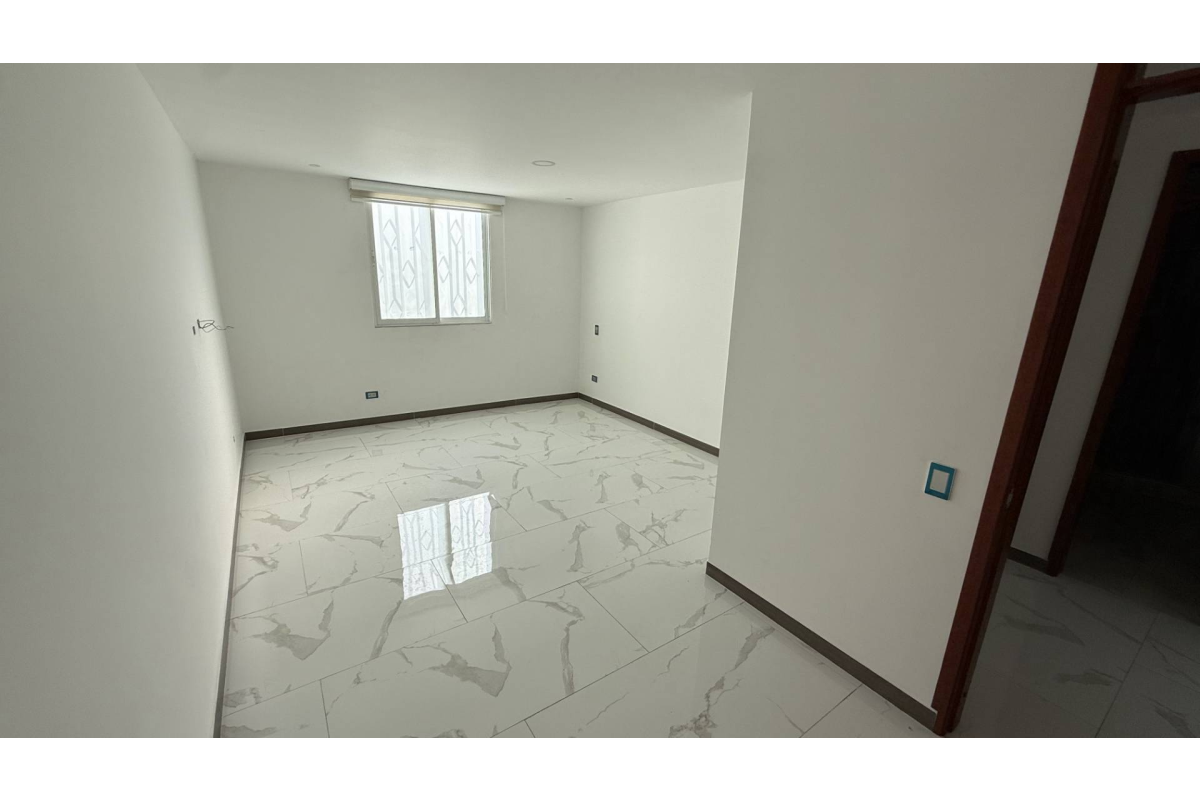 Casa en Condominio Remodelada en Venta, Ciudad Jardín Cali - CV49