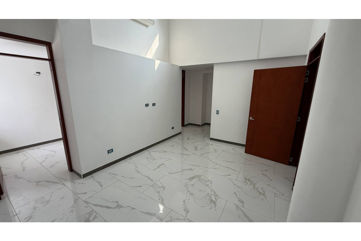 Casa en Condominio Remodelada en Venta, Ciudad Jardín Cali - CV49