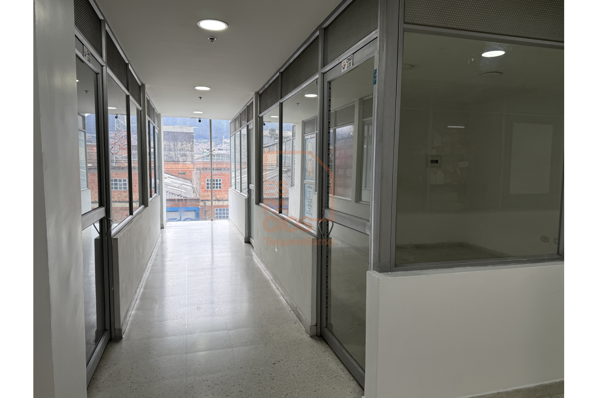 Locales en Arriendo, Ricaurte Bogotá - LOAR329