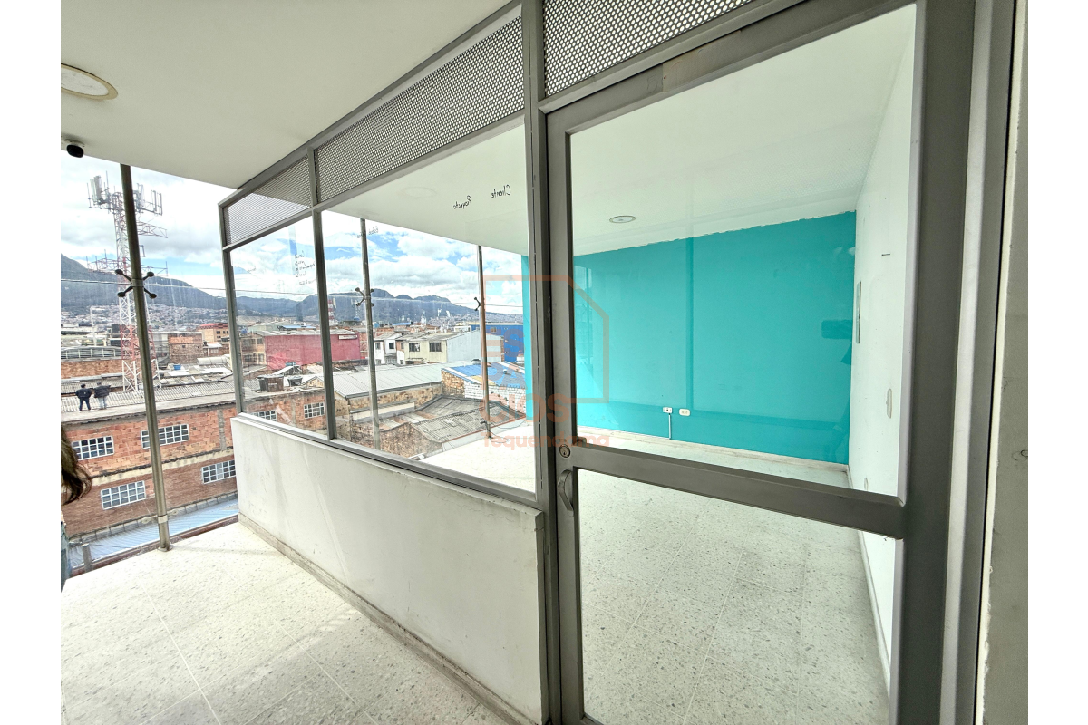 Locales en Arriendo, Ricaurte Bogotá - LOAR440